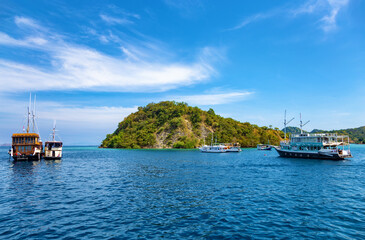Obraz premium Traditional Phinisi sailing ships, Labuan Bajo, Island Flores, Indonesia.