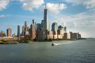 Obraz premium Sailing past the financial district of Manhattan, New York City, NY; USA