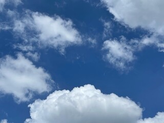 Obraz premium Image of a blue sky and some clouds with copy space for text.