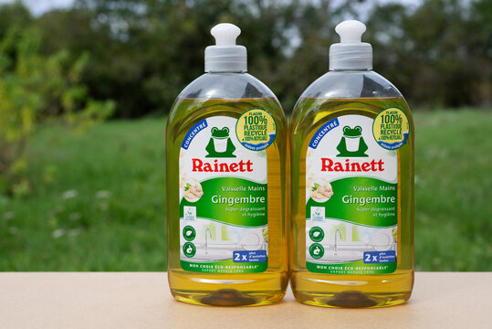Flacons de liquide vaisselle de la marque fran&ccedil;aise Rainett du groupe allemand Werner et Mertz, France