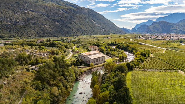 Prowincje Lago Di Garda z rzeką Sarca