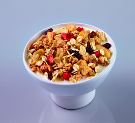 Müsli, Trockenobst, getrocknete Früchte, Frühstück, isoliert, 