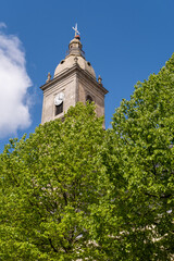 Obraz premium tower of a church in a parc