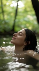 Fototapeta premium 自然の静けさ：静かな森の小川で健康とマインドフルネスのためのリラックスした隠れ家