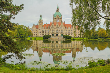 Hannovers prächtiges Rathaus am Maschpark