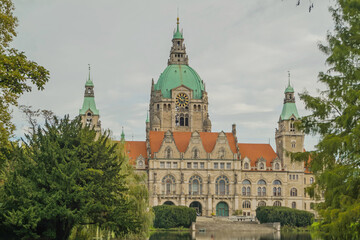 Hannovers prächtiges Rathaus am Maschpark