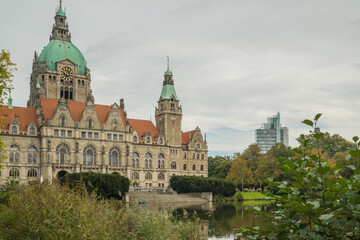 Hannovers prächtiges Rathaus am Maschpark
