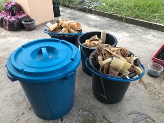 "Best practices for banana stem composting." 