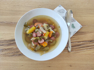 Gemüsesuppe mit Mettwurst