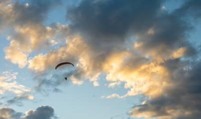 Hang gliding in the summer sky