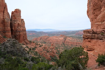 Beautiful views of Sedona, Arizona, featuring its iconic red rock formations and stunning desert landscape, perfect for nature lovers and outdoor adventures.