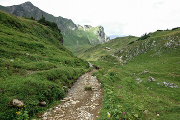 Fototapeta premium Weg zum Schrecksee über Prinz-Luitpold-Haus