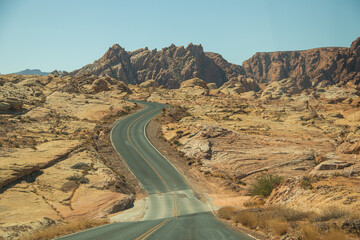 Spektakuläre Straße durch den Valley of Fire State Park in Nevada