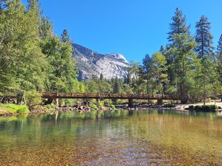 Brücke über den Merced River im Yosemite Valley in Kalifornien