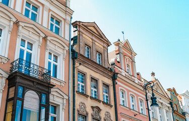 Obraz premium Historic Building on Stary Rynek Square in Poznań, Poland, with Polish Architecture