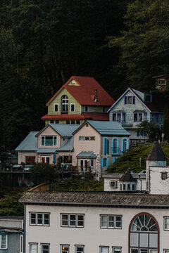 Maison sur la montagne en Alaska