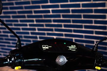 Panel moto eléctrica iluminado