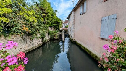 FERRIERES-EN-GATINAIS (Loiret)