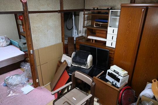 散らかった部屋の片付け