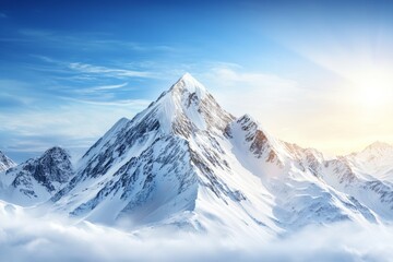 Obraz premium A mountain range with a large peak in the middle