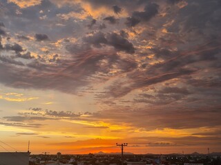 Lindo atardecer naranja