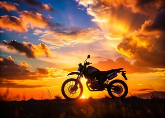 Fototapeta premium Stunning Motorcycle Silhouette Against a Sunset Sky for Dramatic Visuals