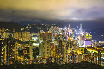 Obraz premium Hong Kong, China - High angle view of city scenery at night