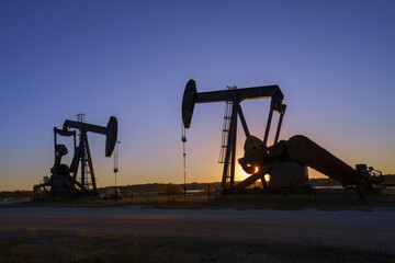 Sunset over Texas oil field © Qing Zhao