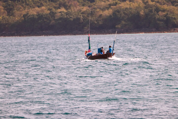 Obraz premium 어로작업중인...태국 낚시배, 어선의 스타일...