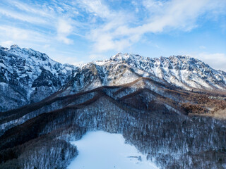 冬の鏡池と戸隠連峰(ドローン空撮)　長野県長野市戸隠
