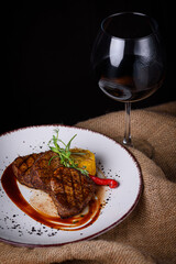 steak. medallions in juice, grilled, baked corn with red wine