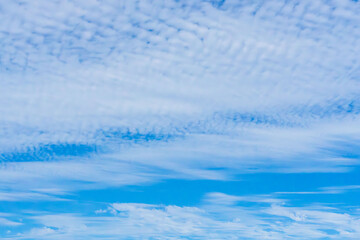 秋の青空と雲のコントラスト58