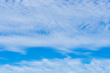 秋の青空と雲のコントラスト59