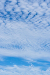 秋の青空と雲のコントラスト67