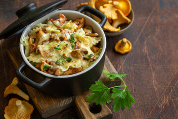 baked pasta with chanterelle mushrooms