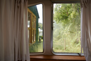 Camping in the woods with mountains and trees where you can relax and relax.