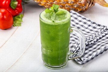 Mint, basil, spinach smoothie detox
