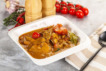 Yellow Thai curry with beef