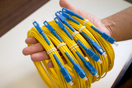 Patch cord (switch cord) for connecting electronic equipment to each other or for connecting to communication systems.