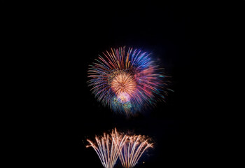 Fototapeta premium A vibrant burst of fireworks against a dark, isolated background, revealing a dazzling array of colors and shapes.