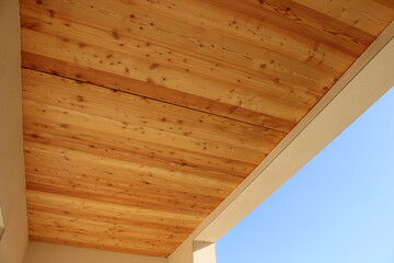Sous face en lambris bois, lambris de sous-toiture