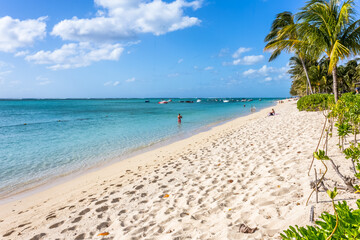 Plage de sable blanc, le Morne Brabant, Île Maurice 