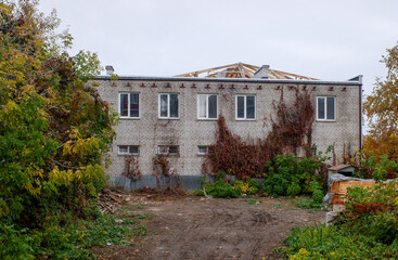 A large, old building with a lot of vines growing on it