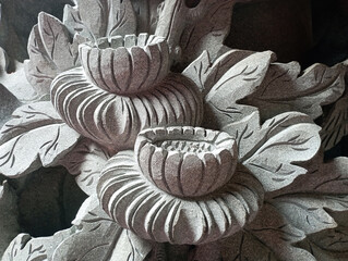The ancient historical carvings seen in public temples in Taiwan, the content of the carvings,...