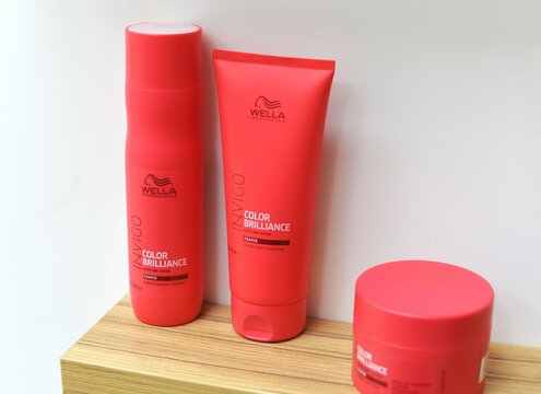Wella Professionals Invigo Nutri-Enrich Shampoo. Hairstyle care, styling and coloring