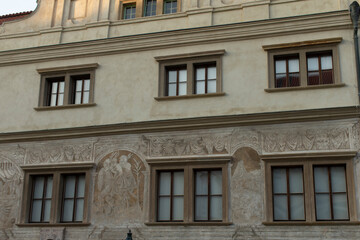 Obraz premium This is a large structure known as a building, which features numerous windows incorporated into its design and overall structure