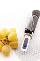Refractometer for measuring grape sugar