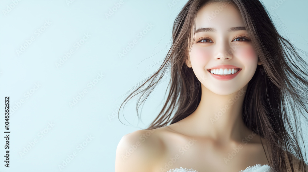 Poster 笑顔の綺麗なアジア人女性モデル。美しい髪が靡く美容ポートレート。