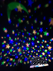 Lampada per bambini che crea un cielo stellato nella propria stanza