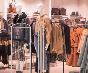 Naklejka premium interior of fashion boutiques with modern clothing and mannequins